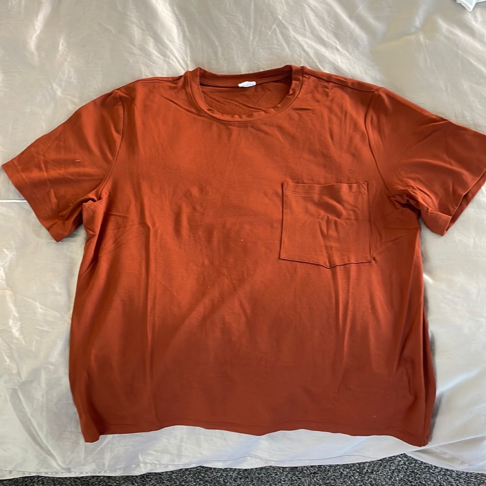 Wilfred Free Aritzia rayon blend pocket tee. Perfect fit, size M.